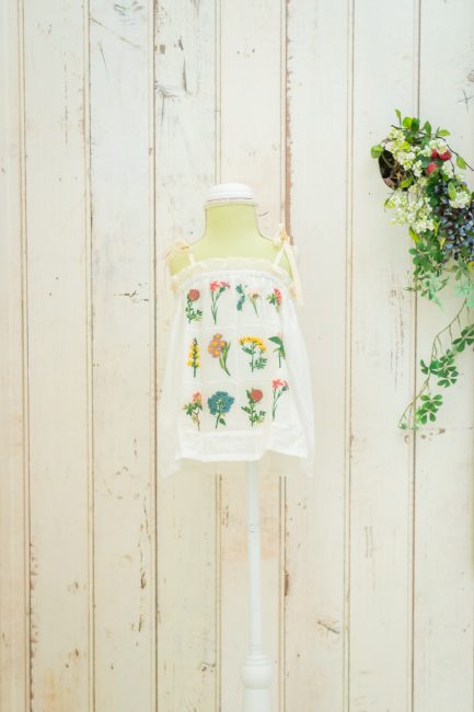 お花の刺繍のキャミワンピース80cm