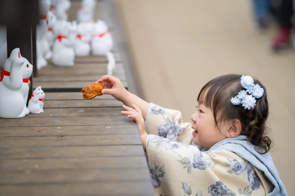 豪徳寺で3才七五三 招き猫と一緒に
